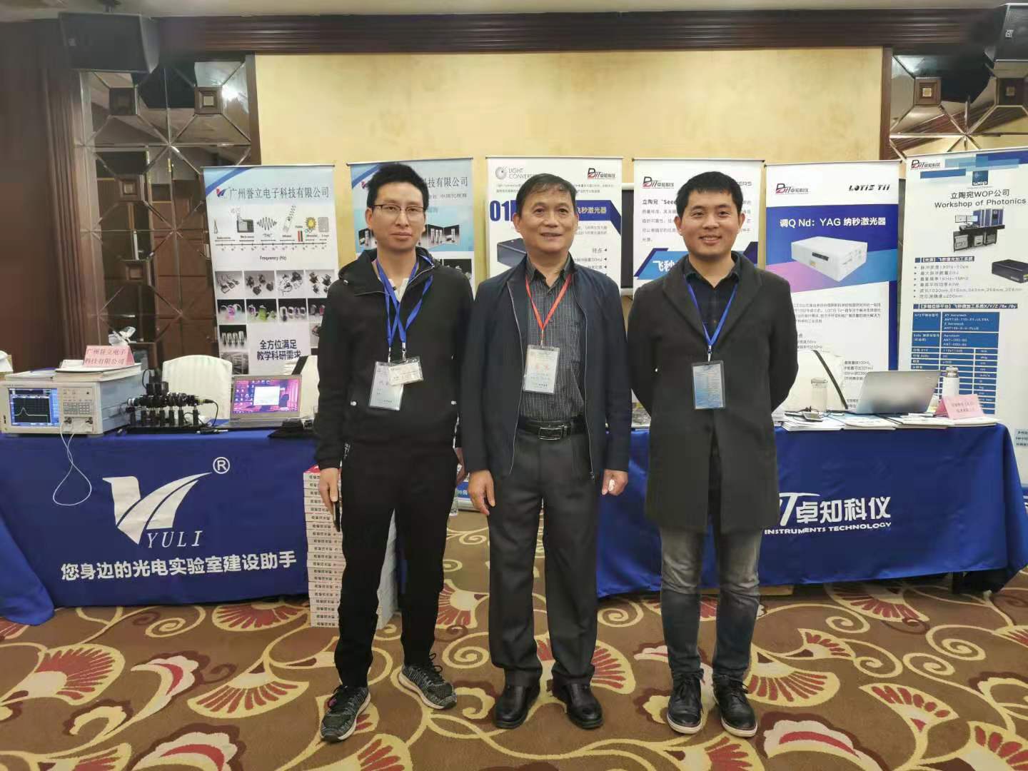 与第六届理事长江绍基合影! 与第六届理事长江绍基合影!